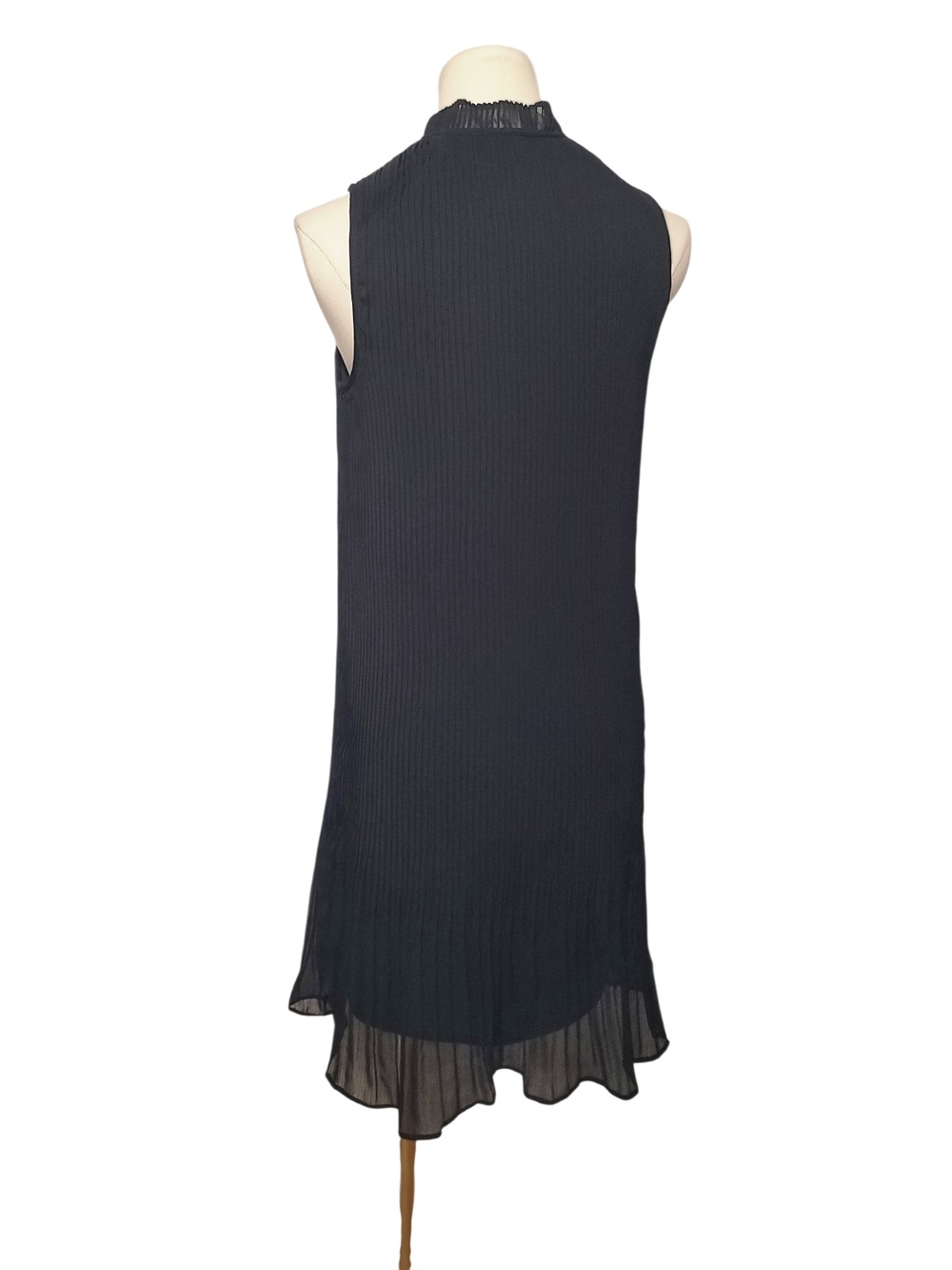DKNY - Size 2 Sleeveless Black Pleated Lined Mini Dress - Picture 5 of 9